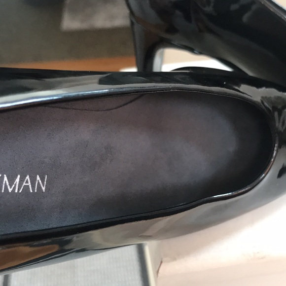 Stuart Weitzman round-toe pump, 2 3/4" covered heel. 9M Dust Bag-no box - Picture 13 of 14